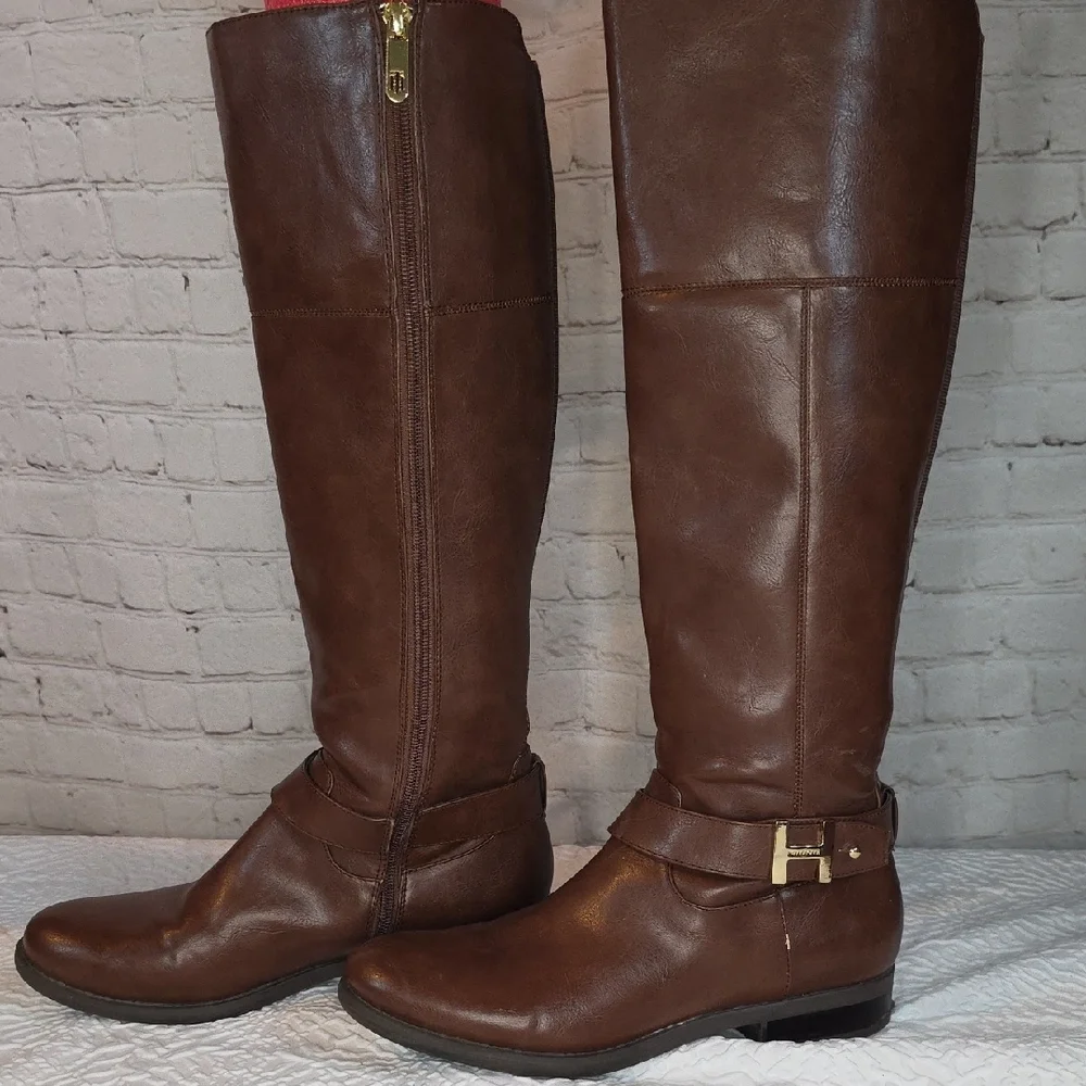 Tommy Hilfiger SHAHAR Brown Leather Riding Boots Gold H Buckle Wide Calf siz 7.5